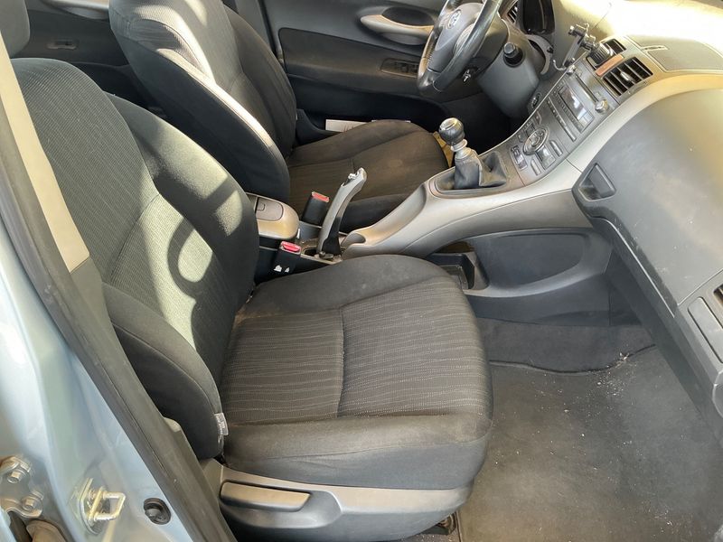 Toyota Auris 2.0 D-4D Sol 2007 – снимка 3