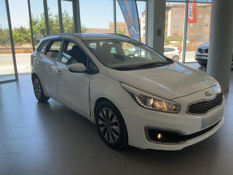 Kia cee'd 1.6 CRDi Concept Plus 2017 – снимка 12