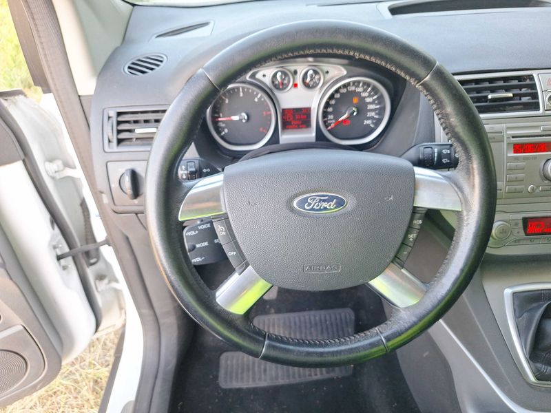 Ford Kuga 2.0 TDCi Trend 2012 – снимка 38