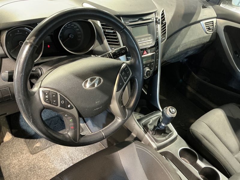 Hyundai i30 1.6 CRDi Style 2014 – снимка 24