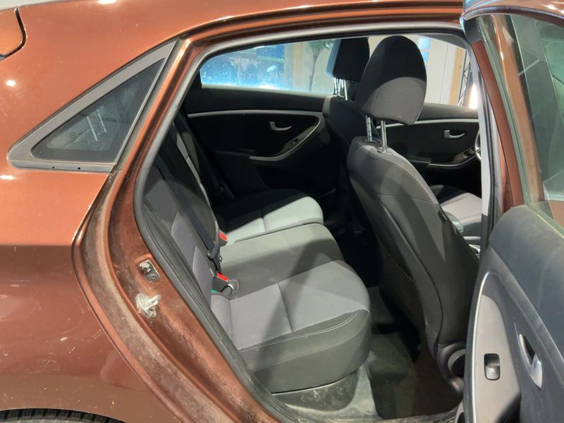 Hyundai i30 1.6 CRDi Style 2014 – снимка 19