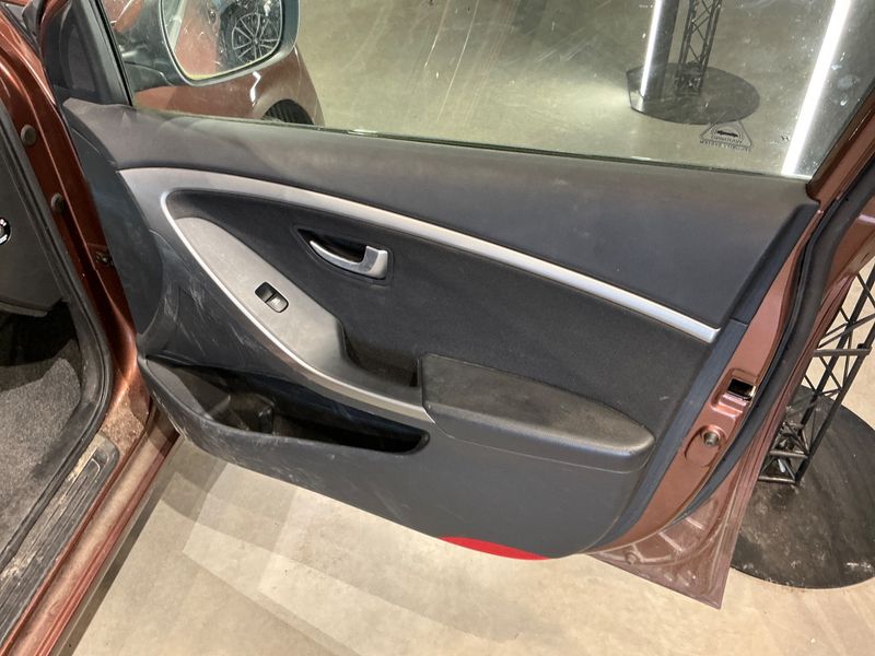 Hyundai i30 1.6 CRDi Style 2014 – снимка 29