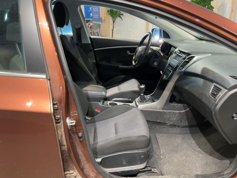 Hyundai i30 1.6 CRDi Style 2014 – снимка 16