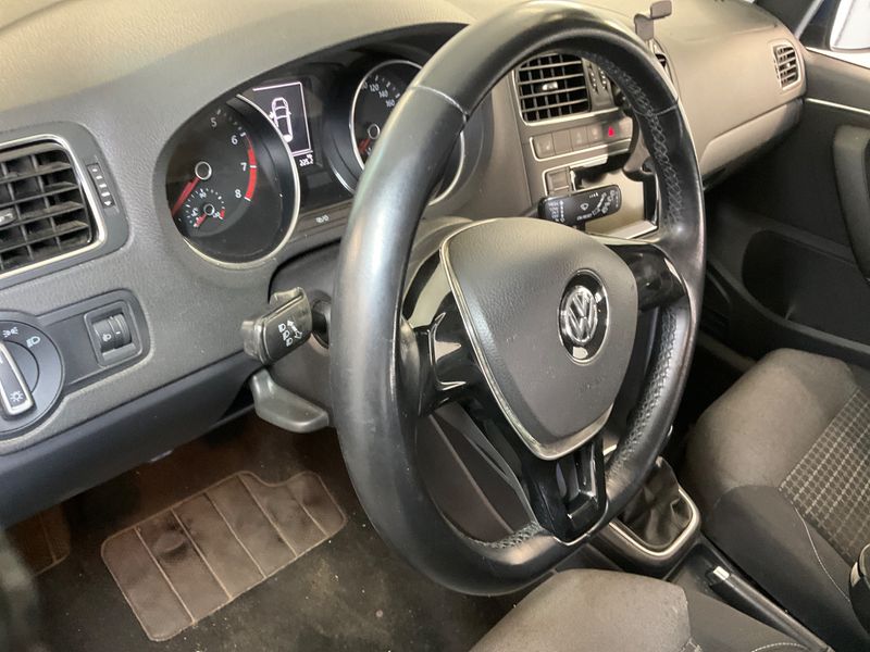 Volkswagen Polo 1.0 Comfortline BlueMotion Tech 2014 – снимка 31