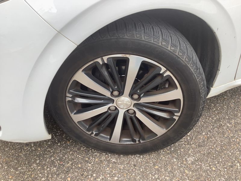 Peugeot 208 1.2 PureTech Allure 2017 – снимка 3
