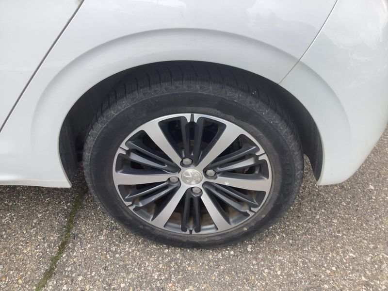 Peugeot 208 1.2 PureTech Allure 2017 – снимка 5