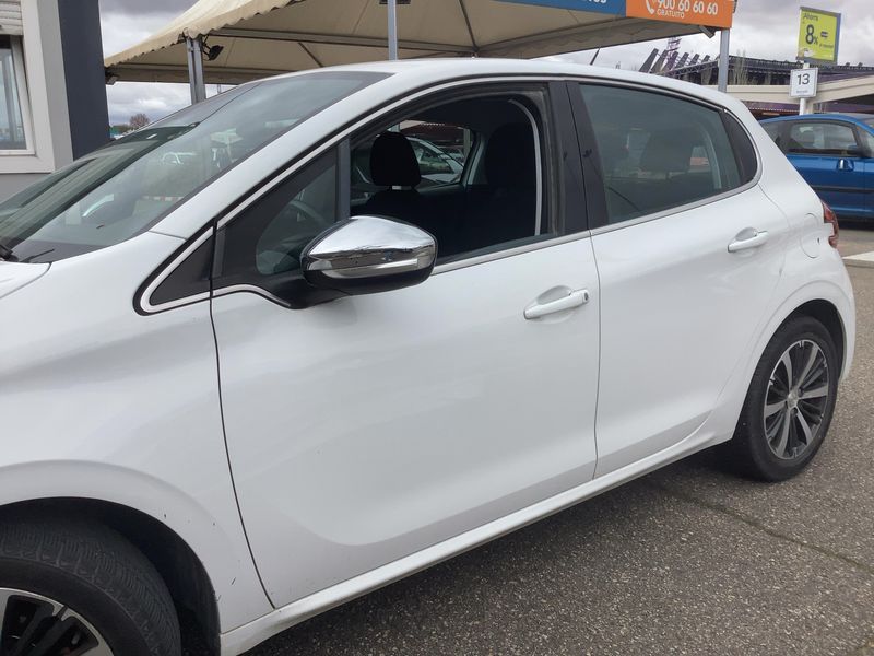 Peugeot 208 1.2 PureTech Allure 2017 – снимка 4