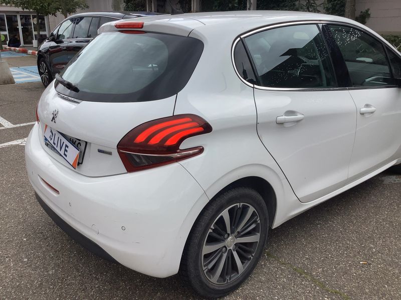 Peugeot 208 1.2 PureTech Allure 2017 – снимка 8
