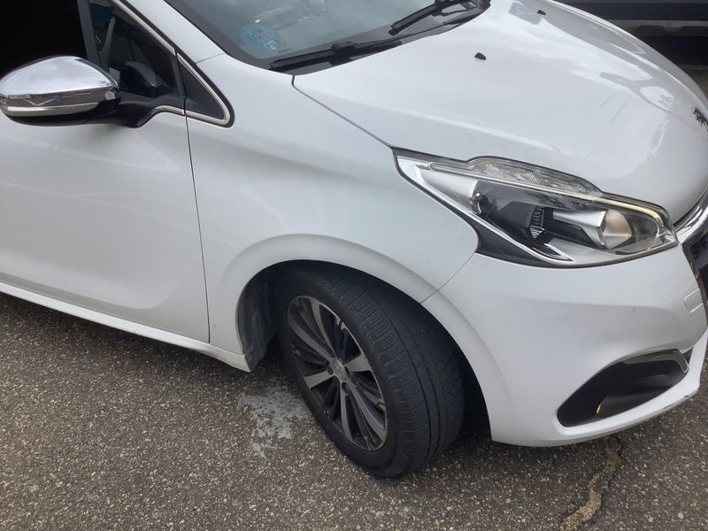 Peugeot 208 1.2 PureTech Allure 2017 – снимка 12
