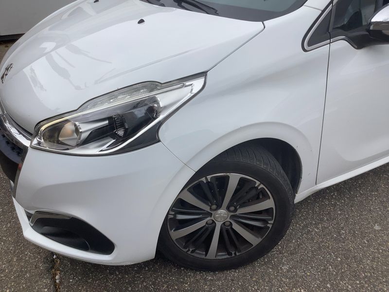 Peugeot 208 1.2 PureTech Allure 2017 – снимка 2