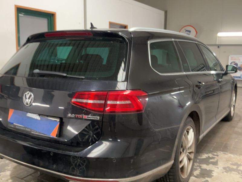 Volkswagen Passat 2.0 TDI Highline 4Motion BlueMotion Tech 2017 – снимка 8