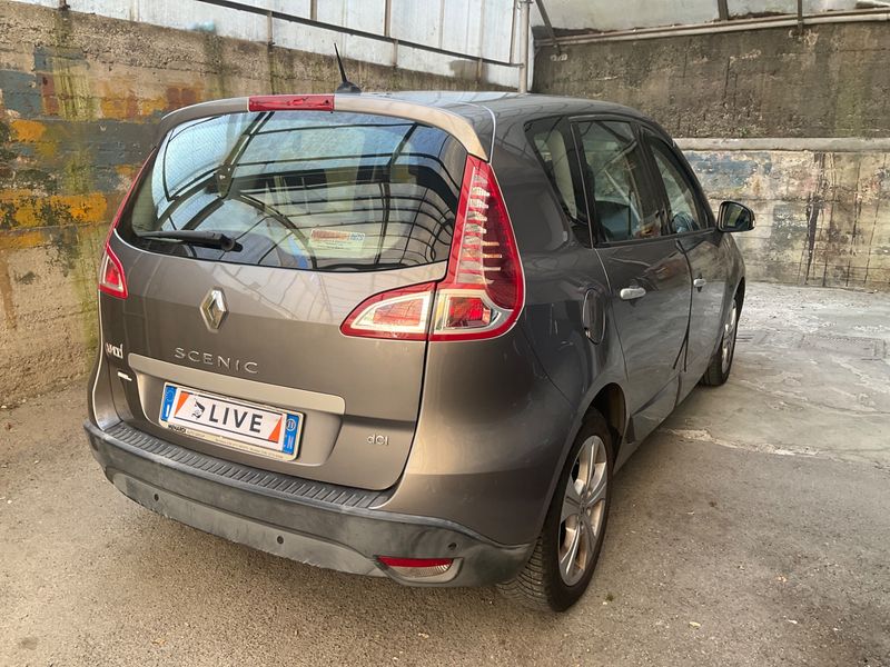 Renault Scenic 1.6 dCi Dynamique 2011 – снимка 2