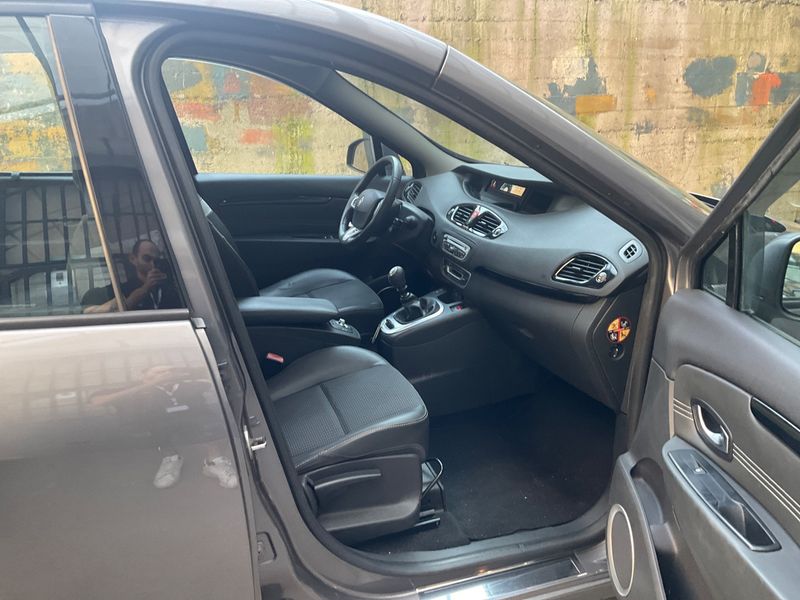 Renault Scenic 1.6 dCi Dynamique 2011 – снимка 3