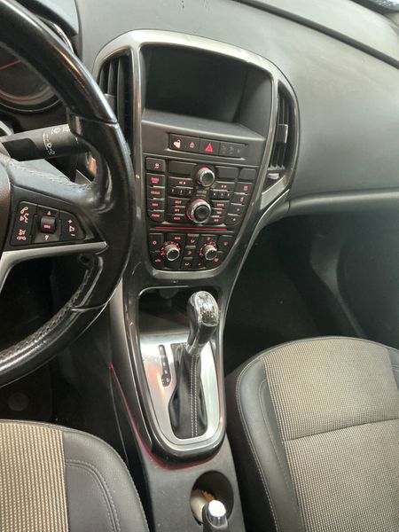 Opel Astra 1.4 Turbo Cosmo 2012 – снимка 34