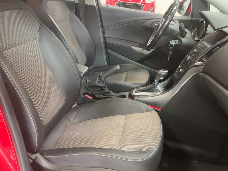 Opel Astra 1.4 Turbo Cosmo 2012 – снимка 16