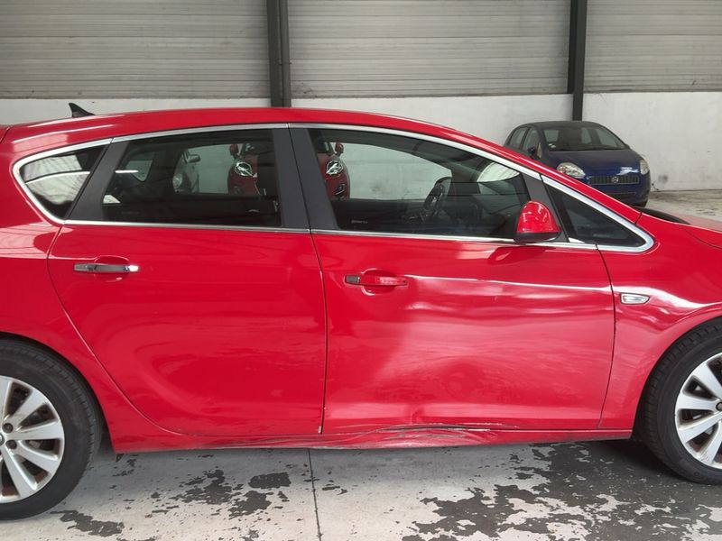 Opel Astra 1.4 Turbo Cosmo 2012 – снимка 10