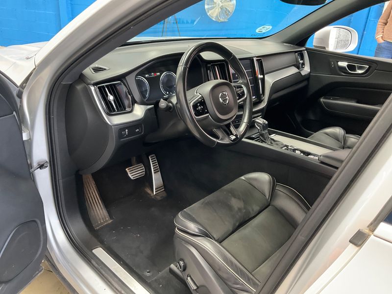 Volvo XC60 2.0 D4 R-Design 2WD 2018 – снимка 26