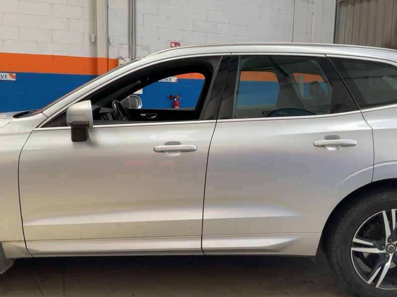 Volvo XC60 2.0 D4 R-Design 2WD 2018 – снимка 4