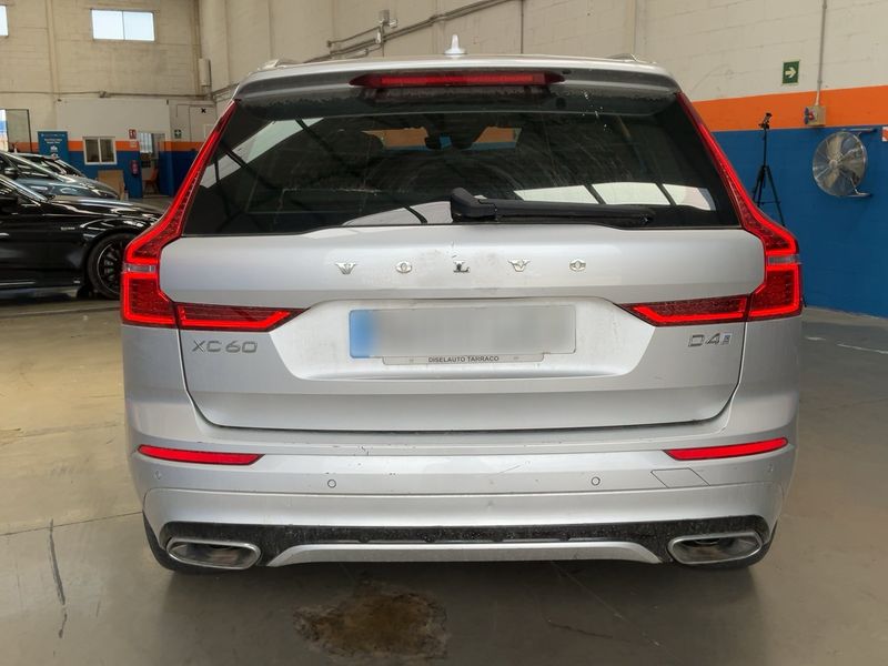 Volvo XC60 2.0 D4 R-Design 2WD 2018 – снимка 7