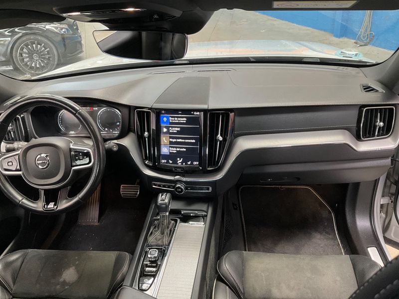Volvo XC60 2.0 D4 R-Design 2WD 2018 – снимка 17