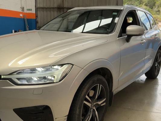 Volvo XC60 2.0 D4 R-Design 2WD 2018 – снимка 2