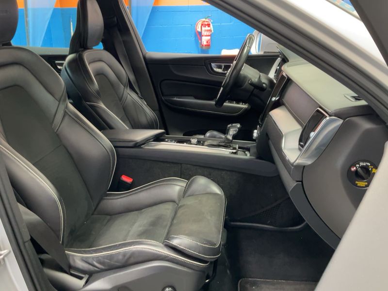 Volvo XC60 2.0 D4 R-Design 2WD 2018 – снимка 16