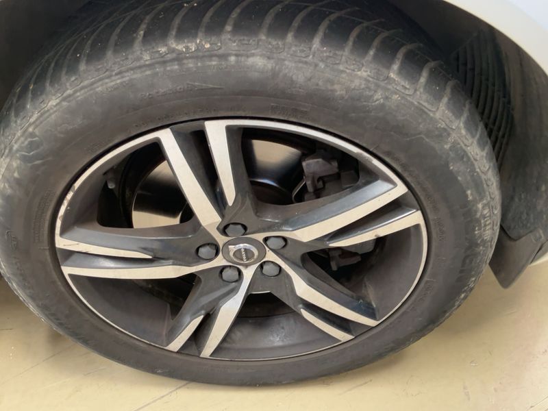 Volvo XC60 2.0 D4 R-Design 2WD 2018 – снимка 11