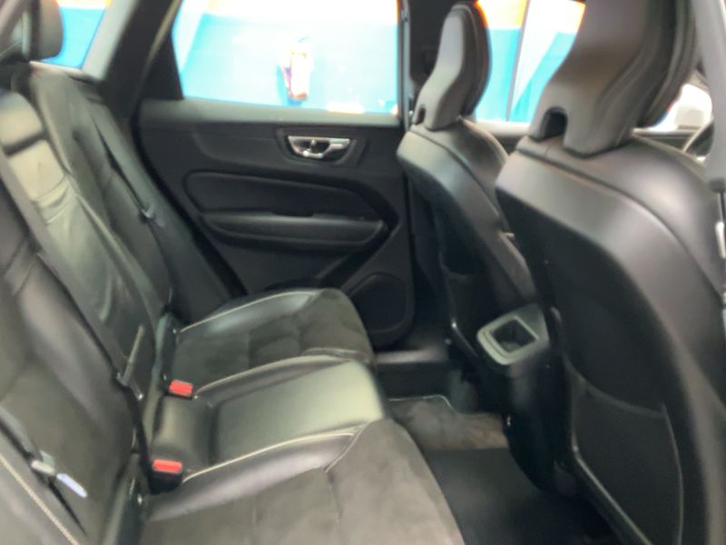 Volvo XC60 2.0 D4 R-Design 2WD 2018 – снимка 19