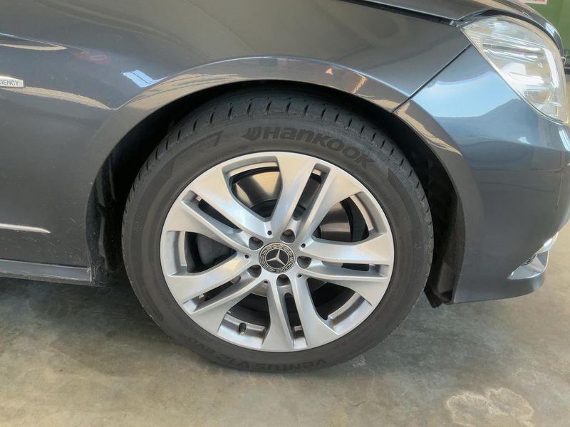 Mercedes-Benz E-Klasse E 300 CDI T BlueEfficiency Avantgarde 2011 – снимка 11