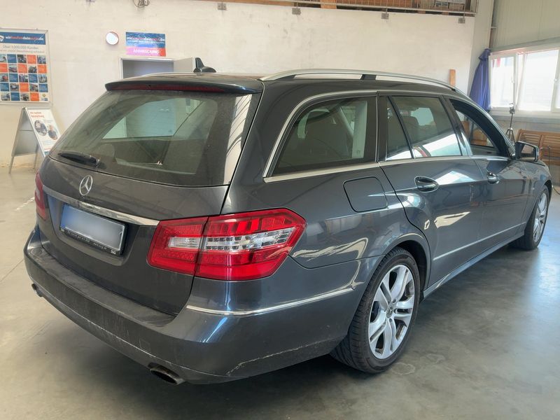 Mercedes-Benz E-Klasse E 300 CDI T BlueEfficiency Avantgarde 2011 – снимка 8
