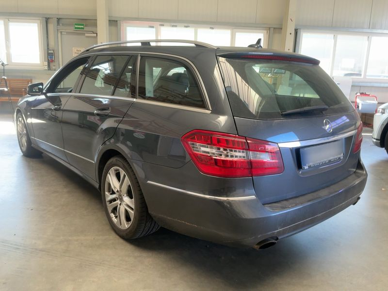 Mercedes-Benz E-Klasse E 300 CDI T BlueEfficiency Avantgarde 2011 – снимка 6