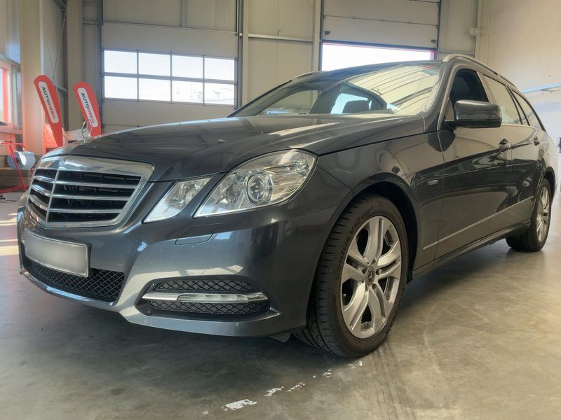 Mercedes-Benz E-Klasse E 300 CDI T BlueEfficiency Avantgarde 2011 – снимка 1