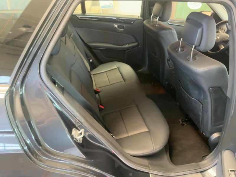 Mercedes-Benz E-Klasse E 300 CDI T BlueEfficiency Avantgarde 2011 – снимка 19