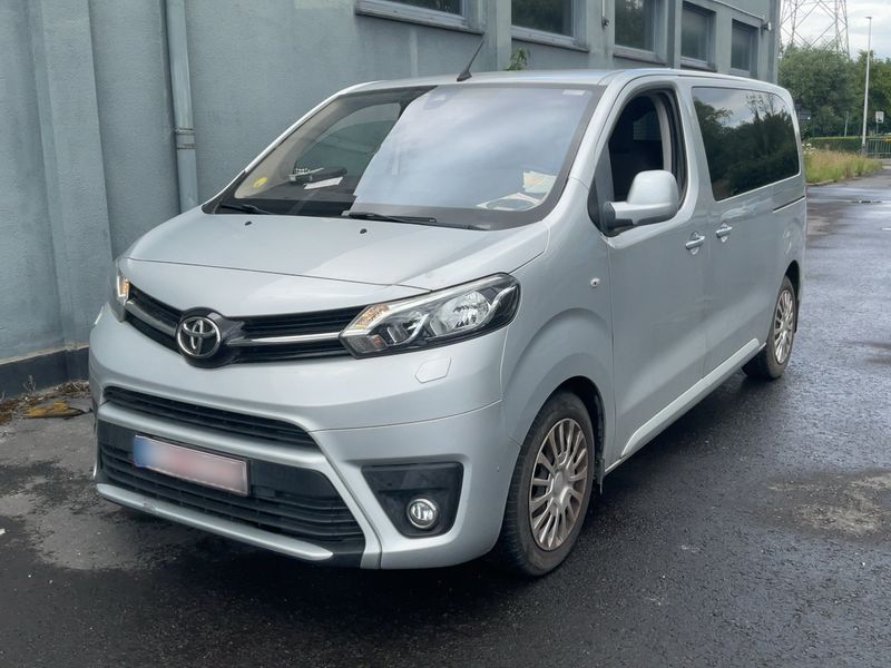 Toyota ProAce Verso 2.0 D-4D Compact Family Comfort 2019 – снимка 2