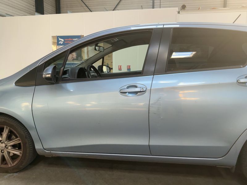 Toyota Yaris 1.4 D-4D Style 2012 – снимка 4