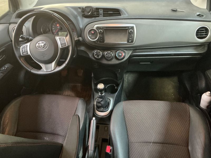Toyota Yaris 1.4 D-4D Style 2012 – снимка 17