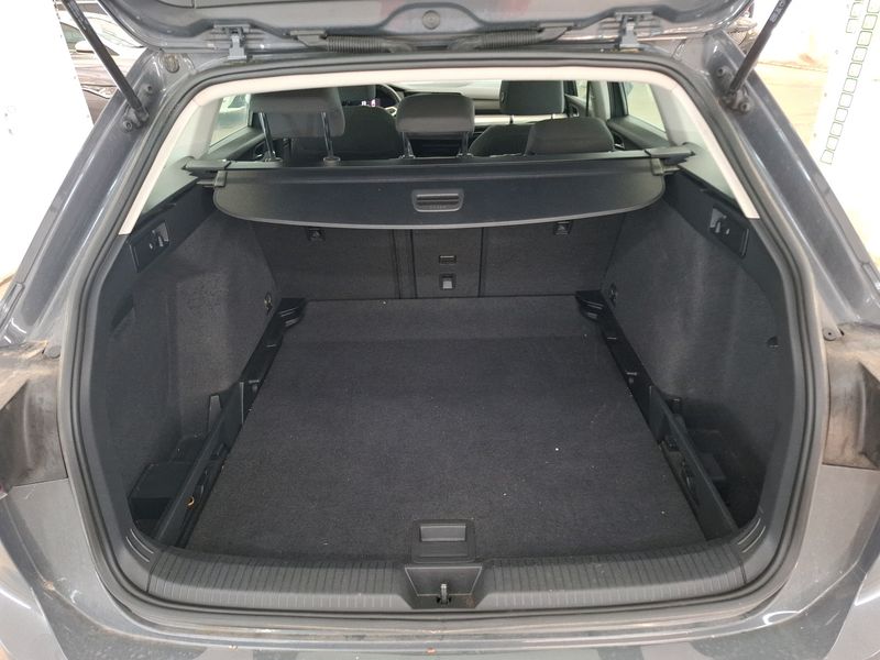 Volkswagen Golf VIII 2.0 TDI Life 2021 – снимка 4