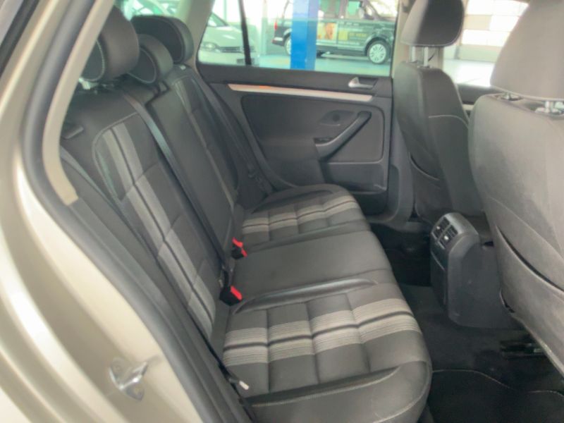 Volkswagen Golf VI 1.6 TDI Match 2013 – снимка 20
