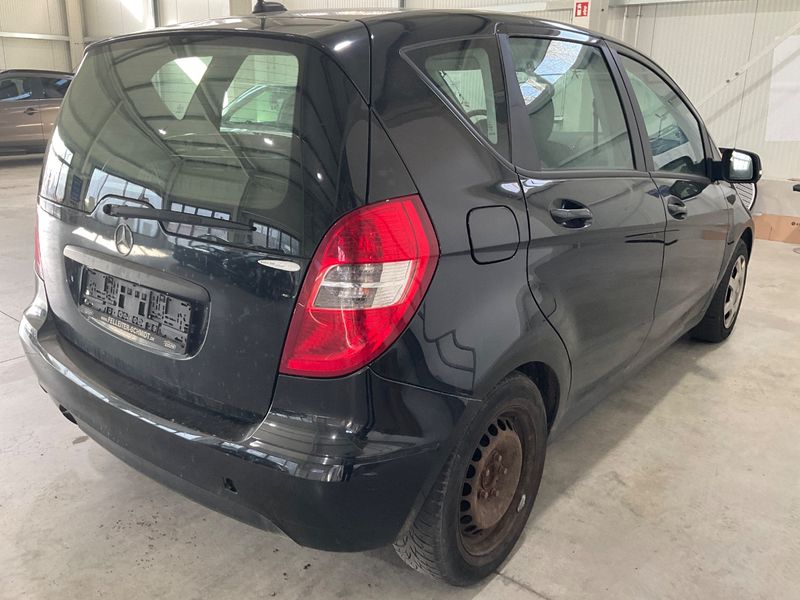Mercedes-Benz A-Klasse A 160 Classic 2011 – снимка 2