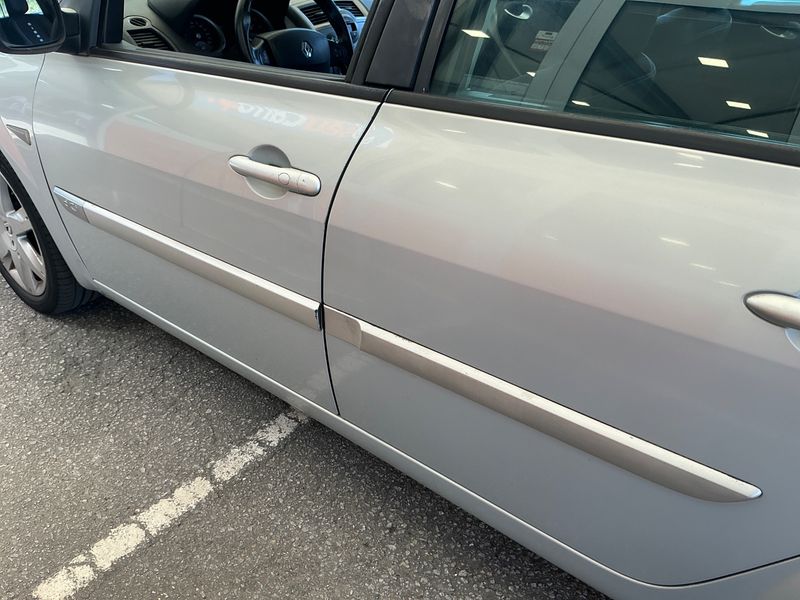 Renault Megane 1.5 dCi Dynamique Luxe 2004 – снимка 14