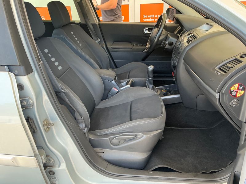 Renault Megane 1.5 dCi Dynamique Luxe 2004 – снимка 3