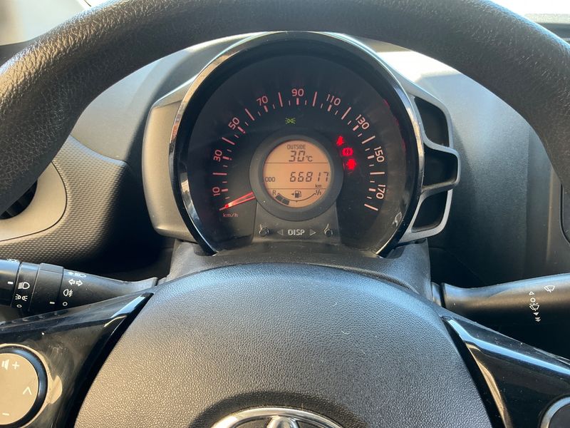 Toyota Aygo 1.0 X-Pro 2019 – снимка 18