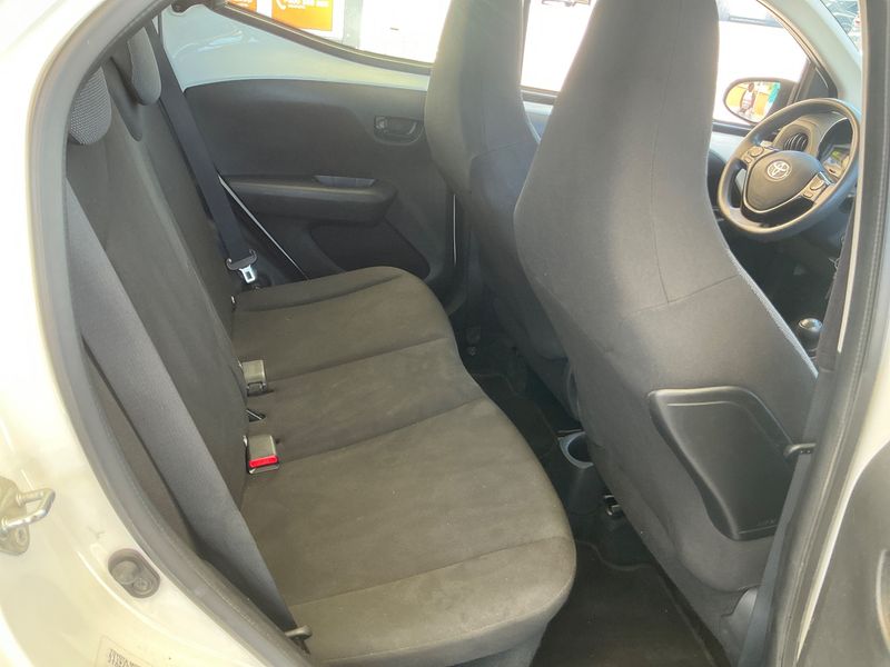 Toyota Aygo 1.0 X-Pro 2019 – снимка 19
