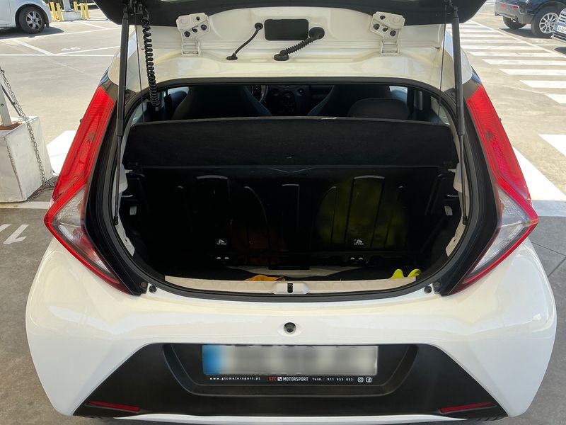 Toyota Aygo 1.0 X-Pro 2019 – снимка 15