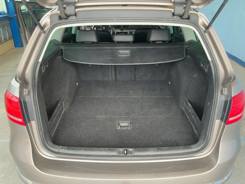 Volkswagen Passat 2.0 TDI Highline BlueMotion Tech 2011 – снимка 10