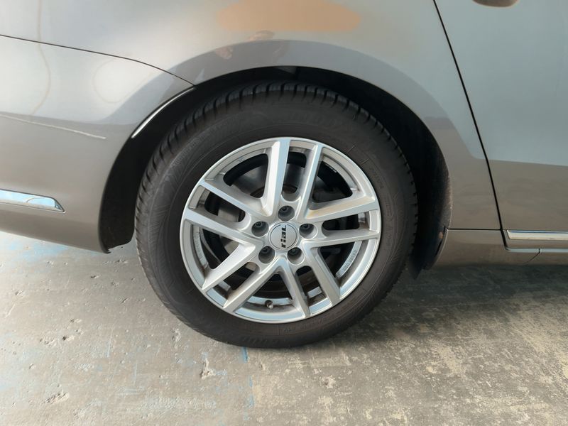 Volkswagen Passat 2.0 TDI Highline BlueMotion Tech 2011 – снимка 18