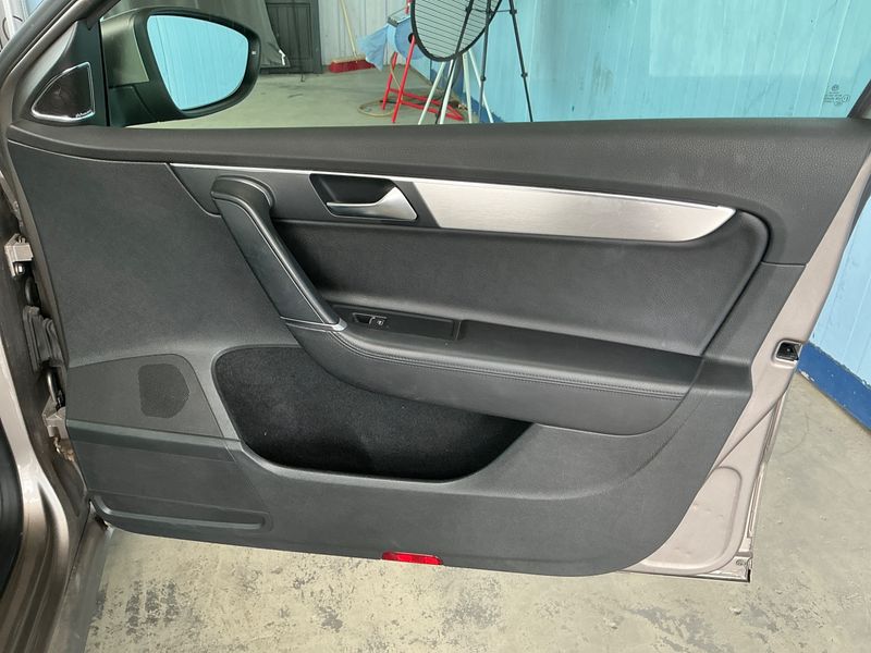 Volkswagen Passat 2.0 TDI Highline BlueMotion Tech 2011 – снимка 30