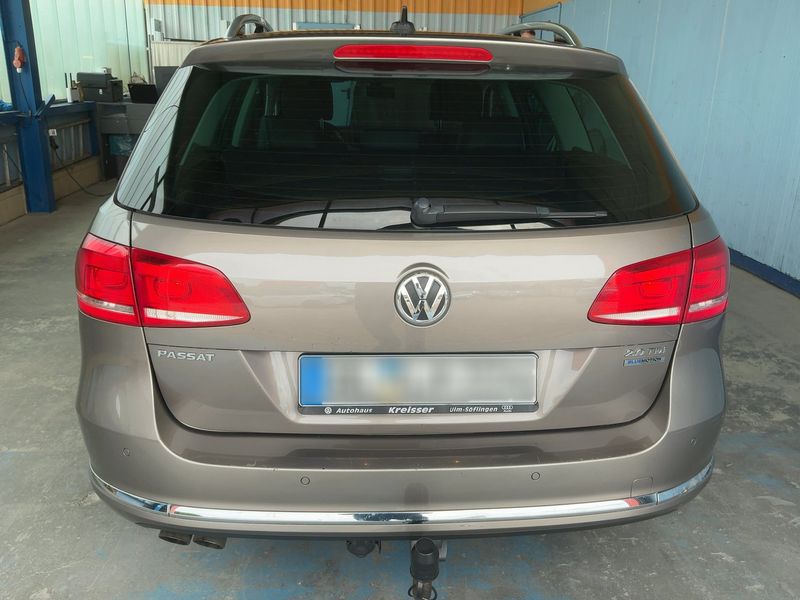 Volkswagen Passat 2.0 TDI Highline BlueMotion Tech 2011 – снимка 5
