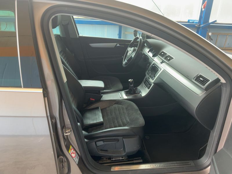 Volkswagen Passat 2.0 TDI Highline BlueMotion Tech 2011 – снимка 11