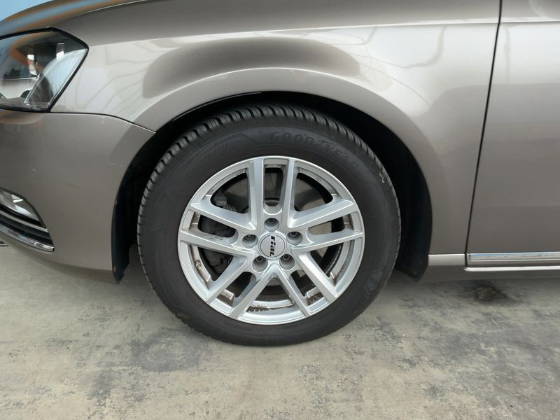 Volkswagen Passat 2.0 TDI Highline BlueMotion Tech 2011 – снимка 16